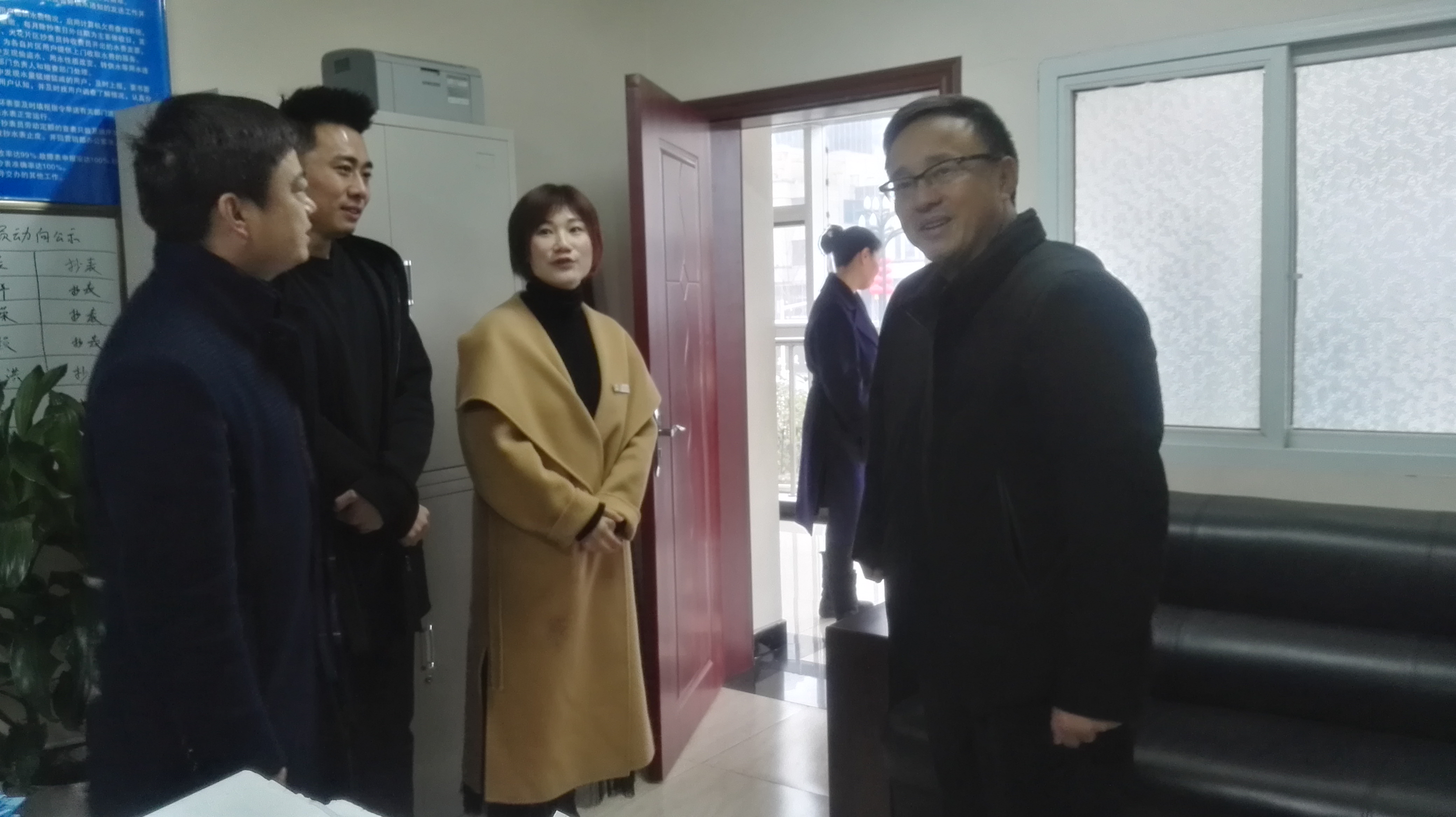 集團(tuán)公司開展看望一線員工和慰問老黨員活動