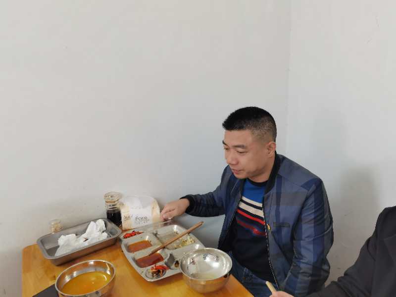 強(qiáng)監(jiān)督，重引導(dǎo)，杜絕“舌尖上的浪費(fèi)”