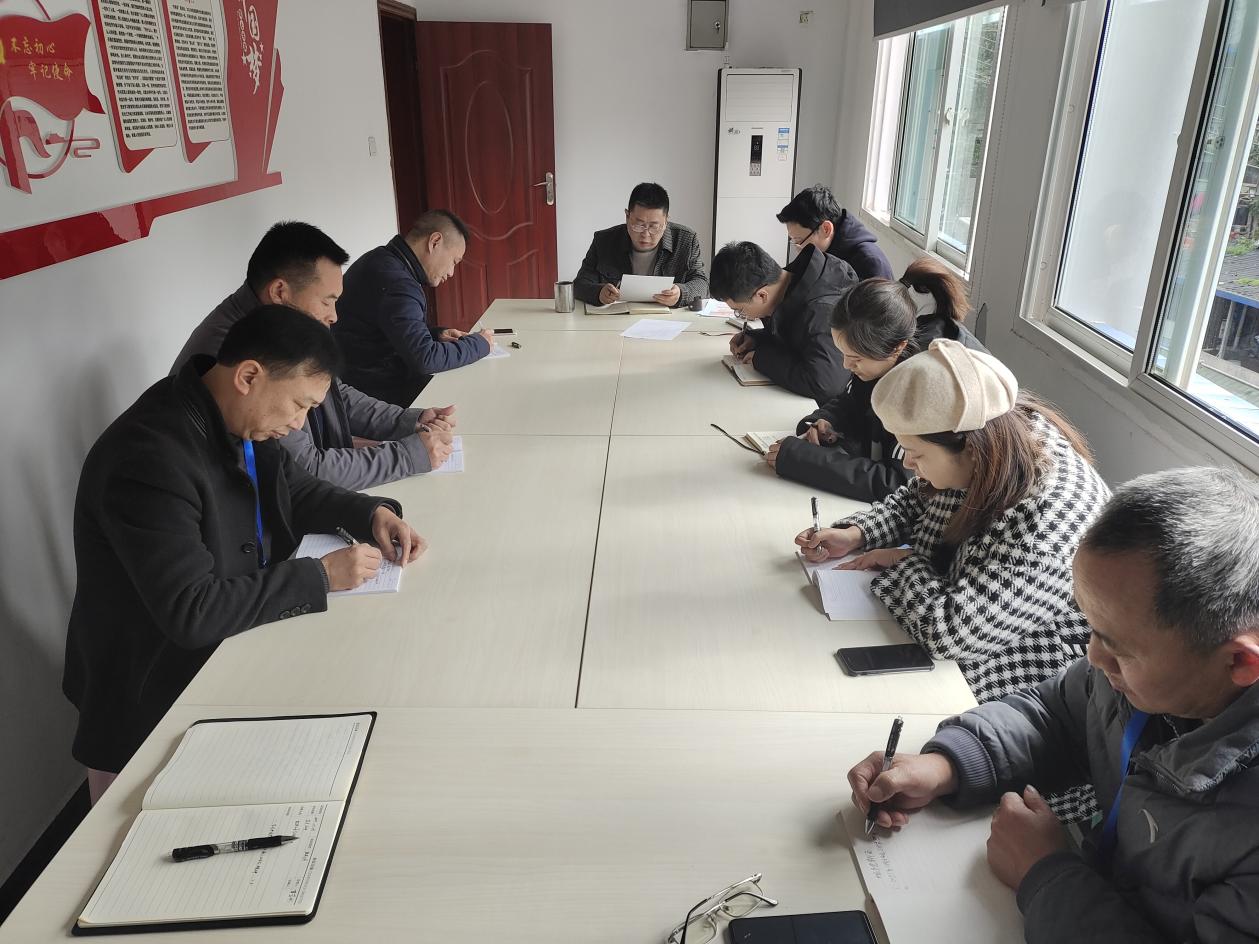 投資公司開展黨的十九屆六中全會、 宜賓市第六次黨代會精神專題學(xué)習(xí)會議