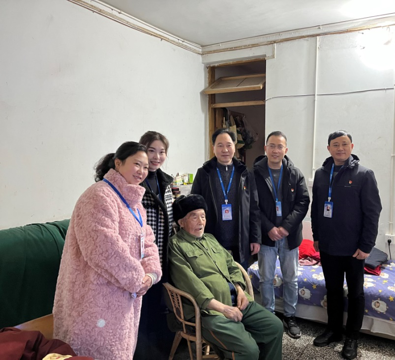 節(jié)前慰問(wèn)送溫暖，情系下渡口社區(qū)困難群眾