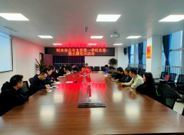 弘揚(yáng)雷鋒精神，在平凡中成就不平凡