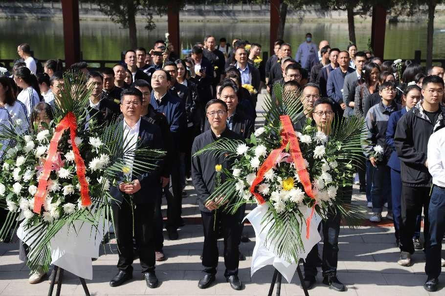公服集團清源水務公司組織開展“緬懷革命先烈，祭奠不朽英魂”清明祭掃主題活動