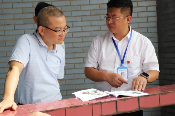 市公服集團(tuán)公司黨委副書記、總經(jīng)理譚琦調(diào)研清源水務(wù)公司兩江管線安全運(yùn)行情況
